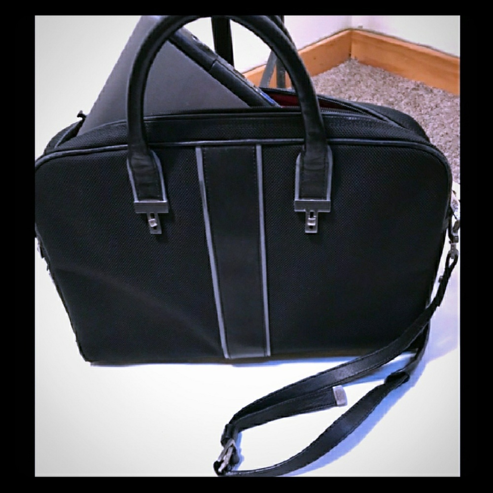 Tumi Elements Laptop Computer Bag: Black/Red